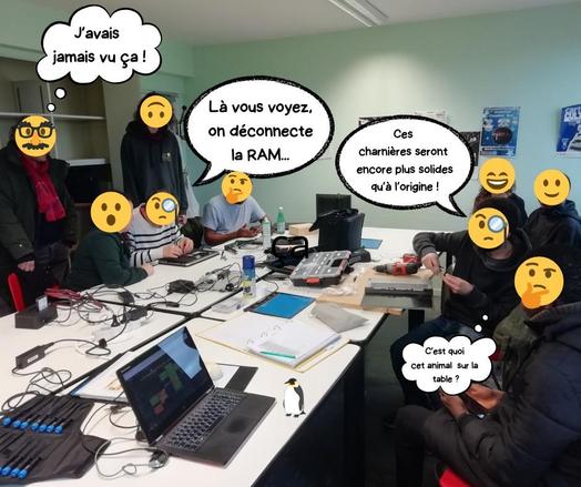 Photographie au cours d'un atelier d'aide à la réparation informatique