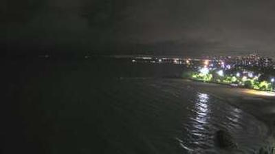 Webcam on a lakeshore highrise in Edgewater looking south over Osterman Beach and Chicago loop in distance. // Image captured at: 2025-05-22 05:01:38 UTC (about 4 min. prior to this post) // Current Temp in Chicago: 47.71 F | 8.73 C // Precip: overcast clouds // Wind: NNW at 4.004 mph | 6.44 kph // Humidity: 94%