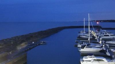 Rotating view of Southport Marina in Kenosha, with Lake Michigan in the background. // Image captured at: 2025-05-22 09:46:17 UTC (about 19 min. prior to this post) // Current Temp in Kenosha: 47.37 F | 8.54 C // Precip: light rain // Wind: NW at 6.912 mph | 11.12 kph // Humidity: 92%
