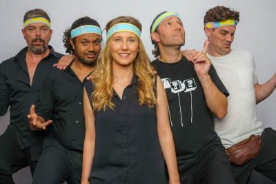 Hallertauer Kleinkunstpreis 2025
Luksan Wunder siegen mit Digital- und Live-Performance - Jury unter Leitung von Django Asül vergibt Gleis-Trophäe.
http://www.kabarett-news.de/News-vom-20.05.2025-hallertauer_kleinkunstpreis.html
Foto Copyright Luksan Wunder