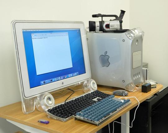Power Mac G4 with a unique keyboard