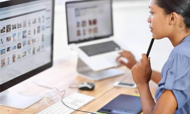 Effortlessly organize digital photos on Windows or Mac: centralize files, use folders by year or event, delete duplicates, and try AI-powered tools like Peakto or Lightroom for fast sorting and stress-free management. #PhotoOrganization #DigitalDeclutter #TechTips