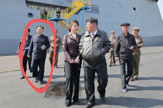 Getty Images photo of "North Korean leader Kim Jong Un with his daughter Ju Ae supervising test-firing from a warship in images released April 30 [2025]" (KCNA / AFP) with uniformed man in background circled that my 2 AM brain thinks looks uncannily like the late Mao Zedong