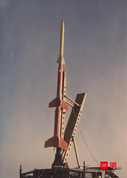 La première expérience spatiale du CEA, le 27 janvier 1959. Un compteur Geiger a été installé à bord d’un missile pour une des premières mesures des rayons gamma du ciel.