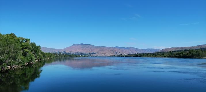 Photo of the Columbia River in Wenatchee, looking North