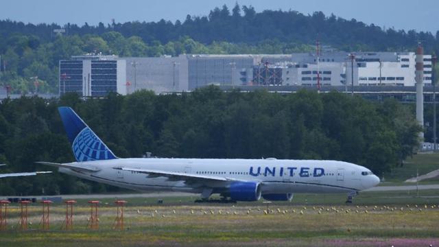 United Airlines Boeing B777-222 MSN 73 Zurich, Switzerland