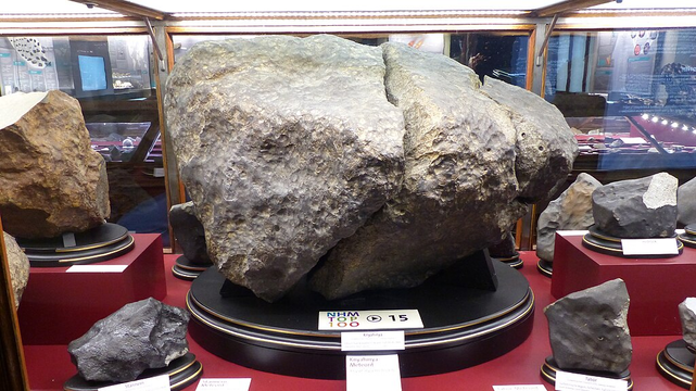 Meteroit
Wums Grösse
2680 Kilogramm
Beispiel !

Bernd Gross CC3.0