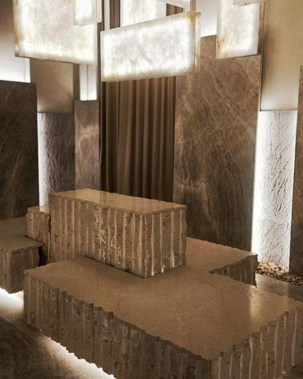Exposición de cortes de diferentes materiales en casa decor 2025

