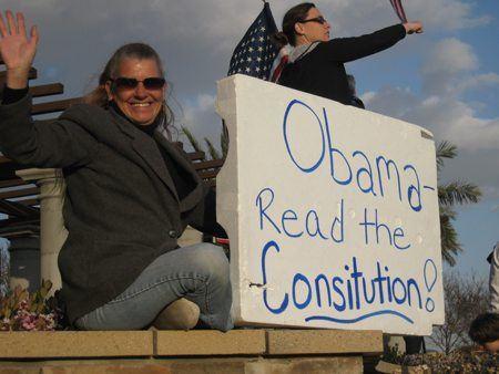 Tea Party protester with misspelled sign telling people to "Read the Consitution".