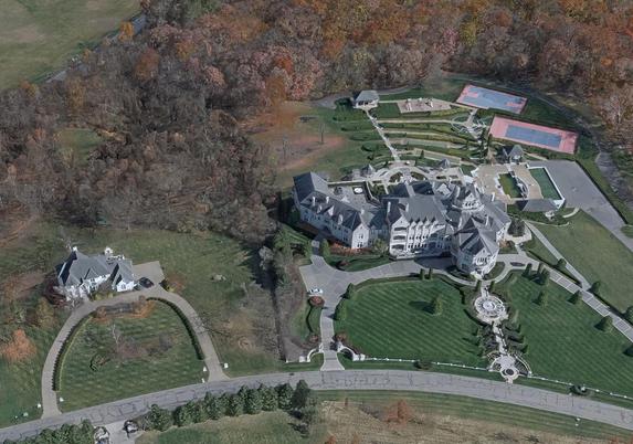An image of two properties taken from above, featuring houses. The one on the left is big, but reasonably so, probably around 5000 square feet. On the right, a mansion/estate that is more like 50,000 square feet. Guest houses, gardens, tennis courts. Enough space to fit multiple families without them ever even seeing each other.