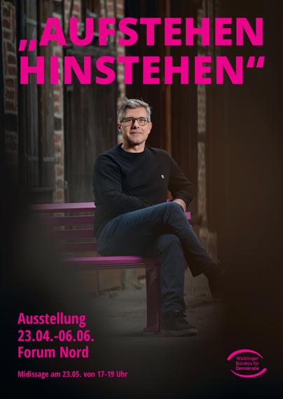 Ausstellungsplakat mit dem Titel "Aufstehen Hinstehen" und der Ausstellungsdauer 23. April bis 6. Juni