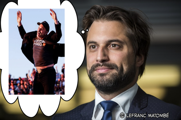 Montage satirique montrant l’homme politique belge Georges-Louis Bouchez en costume, l’air rêveur. Dans une bulle de pensée, une image d’Elon Musk en plein show, les bras levés, euphorique — mais avec la tête de Bouchez collée sur son corps. Il porte un t-shirt "Occupy Mars" et une ceinture texane voyante.