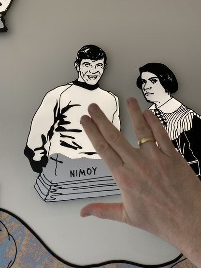 meine Hand grüßt die Zeichnung von Leonard Nimoy im Jüdischen Museum Berlin mit dem Star Trek-Gruß