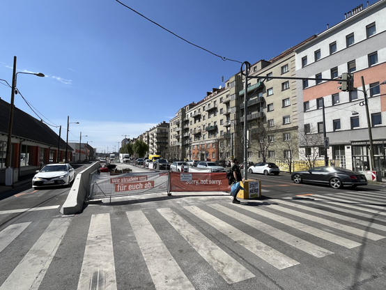Baustelle am Margaretengürtel in Wien, viele Auto-Fahrspuren, mittlere Spuren für Sanierung gesperrt