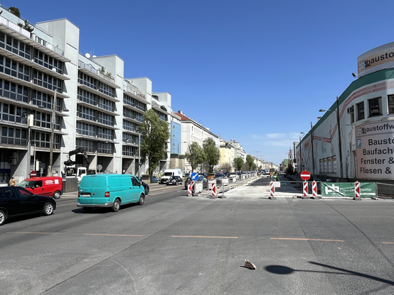 Baustelle am Wiednergürtel in Wien, viele Fahrspuren, einige Spuren für Sanierung gesperrt