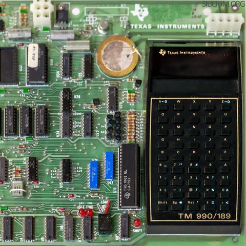 ceci n'est pas une calculatrice hydrocéphale mais un ordinateur.