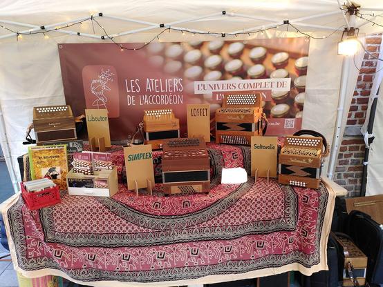 Stand des Ateliers de l'Accordéon pour le festival L'Accordéon, moi, j'aime