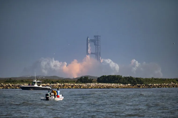 Photo;
Musk and his exploding Space Craft are going to cause a disaster soon. 