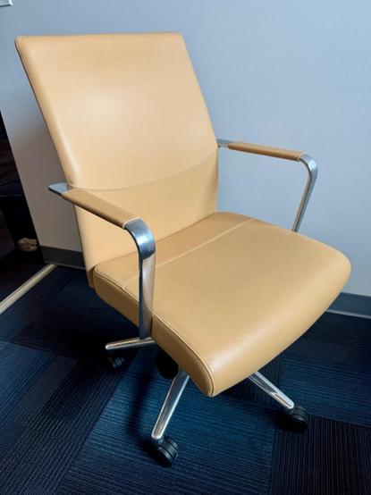 Lot # 29 - Keilhauer VANILLA 5463ST Office Chair – Leather, Aluminum Arms #2