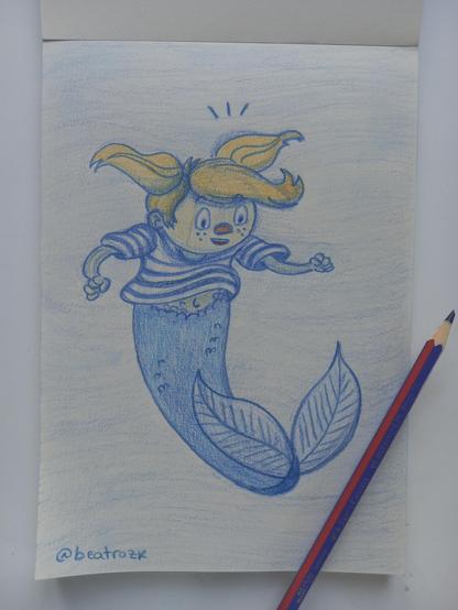 Foto a una libreta donde está dibujada la Pirata Rapiña (personaje propio), gratamente sorependida porque tiene una cola de sirena. Se supone que está flotando dentro del mar. El personaje es una niña pelirroja con pecas y camiseta blanca de rayas azules oscuras. En la esquina inferior derecha de la libreta hay un lápiz de doble punta (azul y rojo) y en la hoja aparece mi @ de usuaria como firma (@beatrozk).