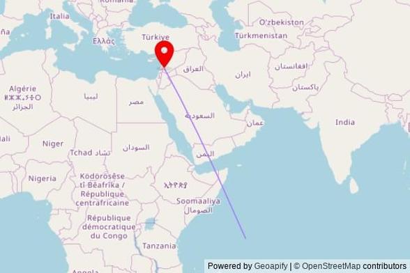 A map showing the great circle route from Victoria in Seychelles to a map pin at جامع العدنان, شارع السبينة, As-Sabina, Syria