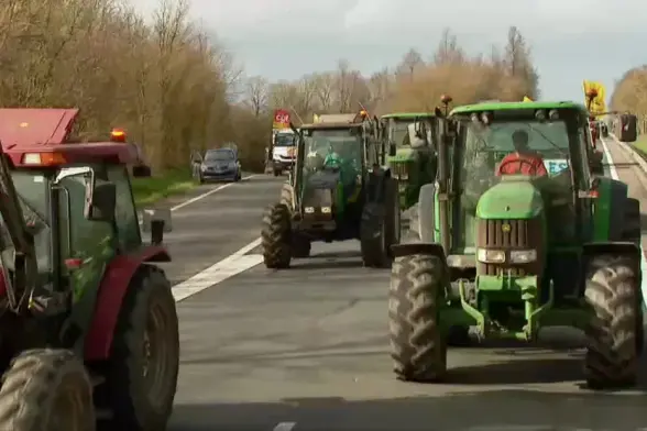 Les trois agriculteurs étaient notamment convoqués pour leur participation présumée à l'opération escargot organisée le 23 mars 2023 sur la nationale 10, à destination de Sainte-Soline.