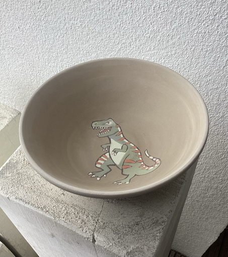 Ungebrannte Schale mit Dinosaurier 