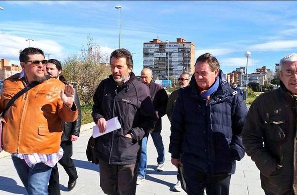 Mariano Pérez Bravo en su visita al distrito Latina para apoyar la lucha contra la especulación urbanística en el Entorno Meaques Retamares
