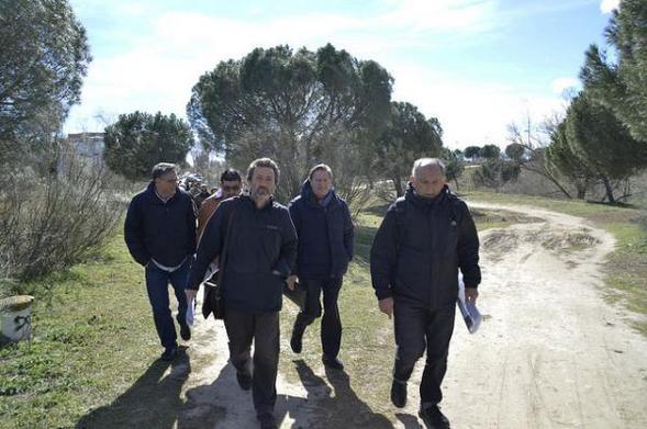 Mariano Pérez Bravo en su visita al distrito Latina para apoyar la lucha contra la especulación urbanística en el Entorno Meaques Retamares