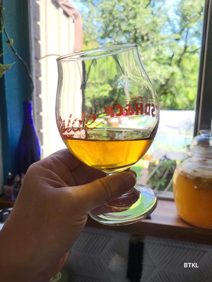 Sample of mead from the carboy. Shows good clarity and clocks in at about 7% - I prefer a lighter abv these days. This batch is spiced with orange black tea. Used champagne yeast for an extra dry bite. Floral notes come through nicely from the clover honey.