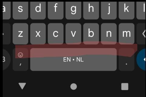 Excerpt of a virtual keyboard of an Android phone. The relatively small space between the space bar and the lowest row of letters is highlighted.