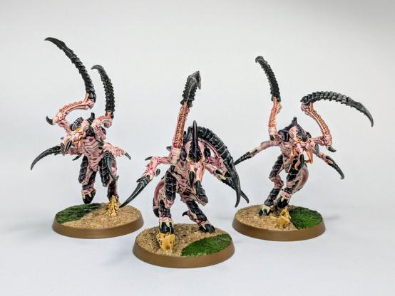 Three Von Ryan's Leapers painted in the Hive Fleet Leviathan scheme on sandy bases.