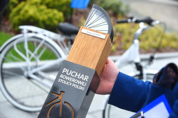 Statuetka Pucharu Rowerowej Stolicy Polski.