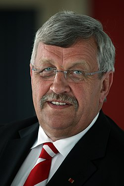 Walter Lübcke in Anzug