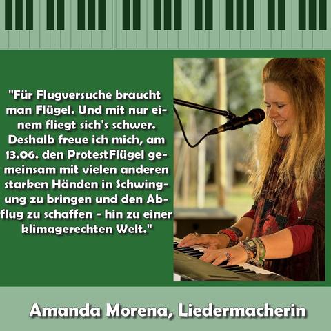 Sharepic von Amanda. Sie spielt lächelnd auf einem Klavier. Neben ihr steht folgender Text: "Für Flugversuche braucht man Flügel. Und mit nur einem fliegt sich's schwer. Deshalb freue ich mich, am 13.06. den ProtestFlügel gemeinsam mit vielen anderen starken Händen in Schwing- ung zu bringen und den Abflug zu schaffen - hin zu einer klimagerechten Welt."