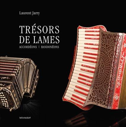 Book cover: Trésors de lames
Accordéons et bandonéons
by Laurent Jarry. Black background with photos of a bandoneon, like you would play in a tango orchestra, and an antique red piano accordion with a distinctive curved keyboard.