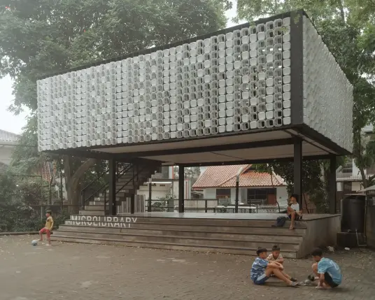 The facade of the Bima microlibrary in Bandung was built in 2015 with 2,000 discarded ICE CREAM BUCKETS.