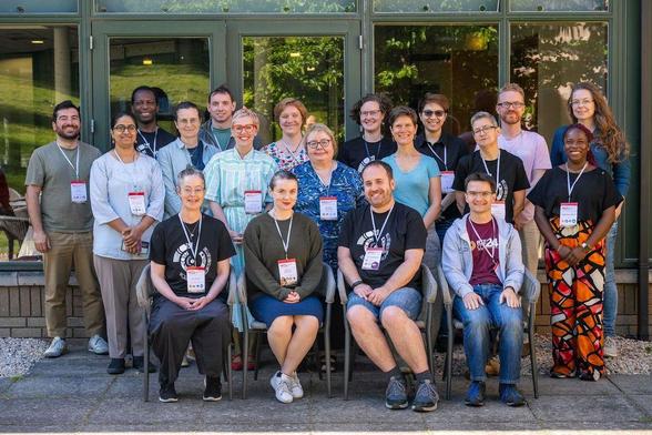 The 2025 SSI Fellows posing for a group photo. About 25 people standing or sitting in three rows.