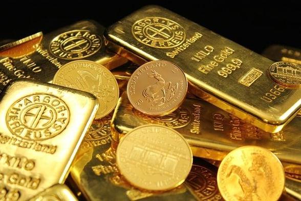Goldbarren und Goldmünzen