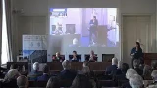 Natasha Honoré entamant sa présentation dans la Salle Roi Baudouin au Palais des Académies