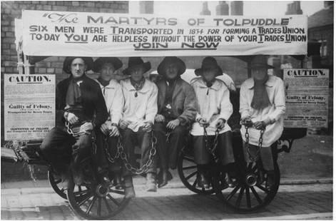 21 avril 1834 30 000 personnes défilent pour la liberté des martyrs de Tolpuddle, des ouvriers agricoles de la ville de Tolpuddle, dans le Dorset, qui ont été transportés en Australie pour les punir de leur syndicalisme.
source : @workingclasshistory