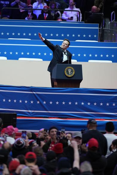Fucking Elon. He’s doing the fucking salute what a fucking piece of fucking shit. 