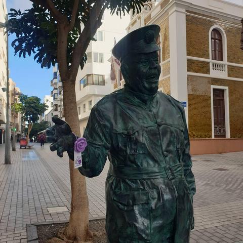a purpel rose on a statue in Arrecife, Lanzerote