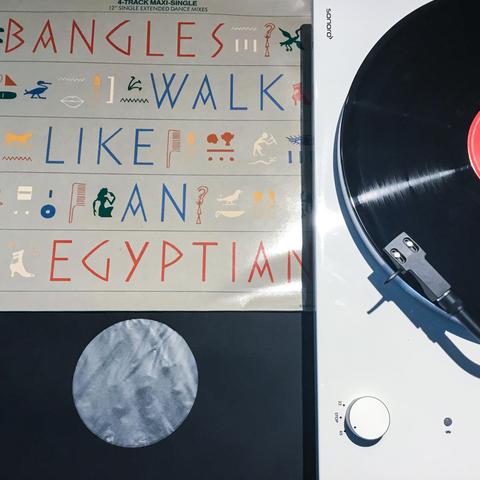 Bangles / Walk Like An Egyptian (12"; 1986)