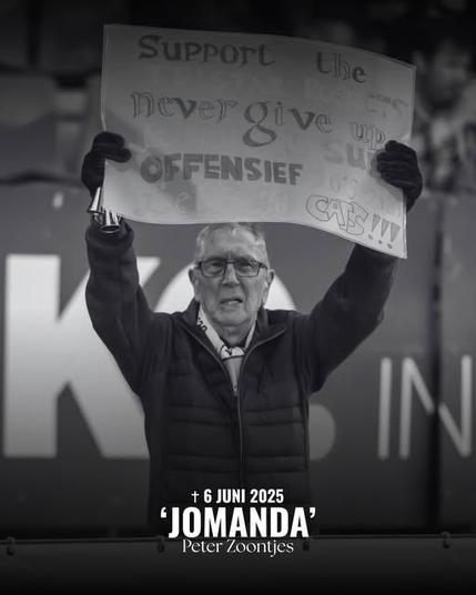 Vandaag is misschien wel de laatste cult supporter in Nederland overleden. Jomanda was bij iedere thuiswedstrijd aanwezig met zijn billboards en toeter. Zijn lichamelijke toestand stond niet meer toe dat hij luchtgitaar speelde of sprintjes langs de langs het veld trok met zijn Telstar vlag. Altijd hondstrouw aan dat kleine clubje uit IJmuiden. Juist voor hem was ik enorm blij dat we promoveren. Nooit meer "Hossen met Kate Moss" (door dat billboard heb ik wel eens een doelpunt gemist). Rust zacht koning van de Oost tribune. 

#Telstar
