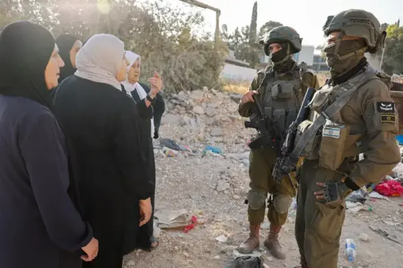Israeli soldiers prevent Palestinians, specifically 4 women, from reaching the cemetery in Jenin refugee camp, occupied West Bank [Raneen Sawafta/Reuters]