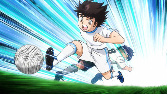 Cena do anime Captain Tsubasa. O personagem Tsubasa Ozora aparece em ação, driblando um adversário com habilidade. Ele veste seu uniforme de futebol característico, e sua expressão determinada reflete sua paixão pelo esporte. O fundo da imagem sugere um campo de futebol.