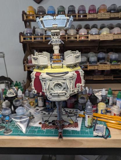 Necromunda fortified hab structure partially painted
