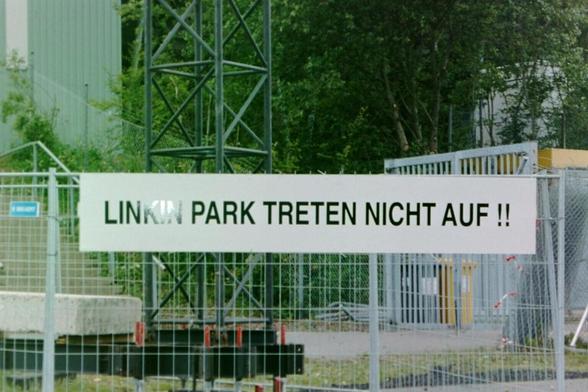 Hinweisschild von Rock am Ring 2003 "Linkin Park treten nicht auf !!"