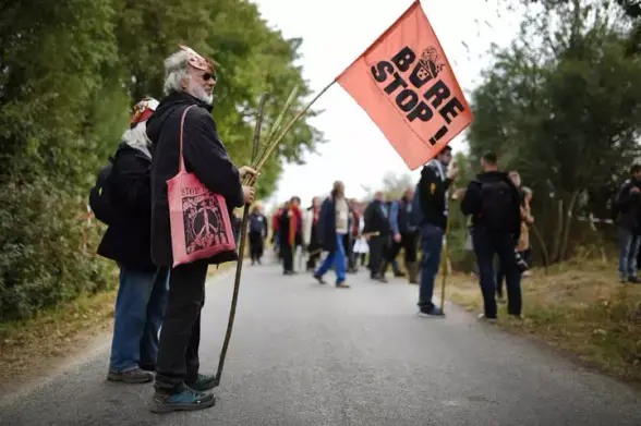 Les trois militants ont passé des années à subir un lourd contrôle judiciaire.